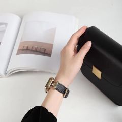 Apple Watch 10 42 mm uyumlu Deri Kordon Metal Bağlantılı Şık Tasarım Kayış Siyah - Gold