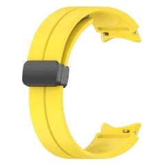 Samsung Galaxy Watch 5 Pro 45 mm Silikon Kordon Magnetik D Tokalı Spor Kayış Mıknatıslı Toka Sarı