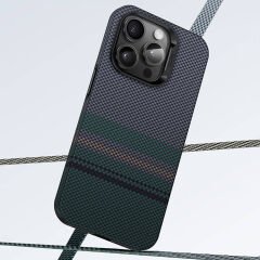 Apple iPhone 15 Pro Max Kılıf Magsafe Şarj Özellikli Karbon Fiber Tasarımlı Benks Aurora ArmorPro Kevlar Kapak